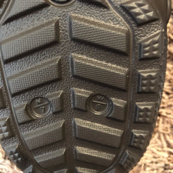 New Crocs - Picture 5 of 8